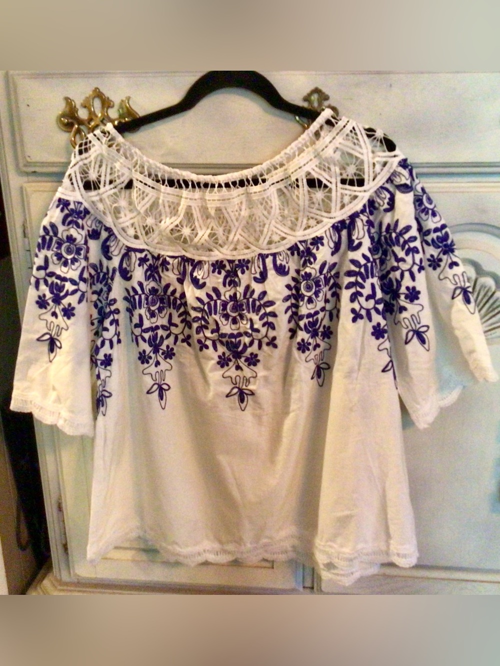 White Crochet Yoke Peasant Top with Blue Floral Embroidery - Sz. M - NWOT - Picture 6 of 9